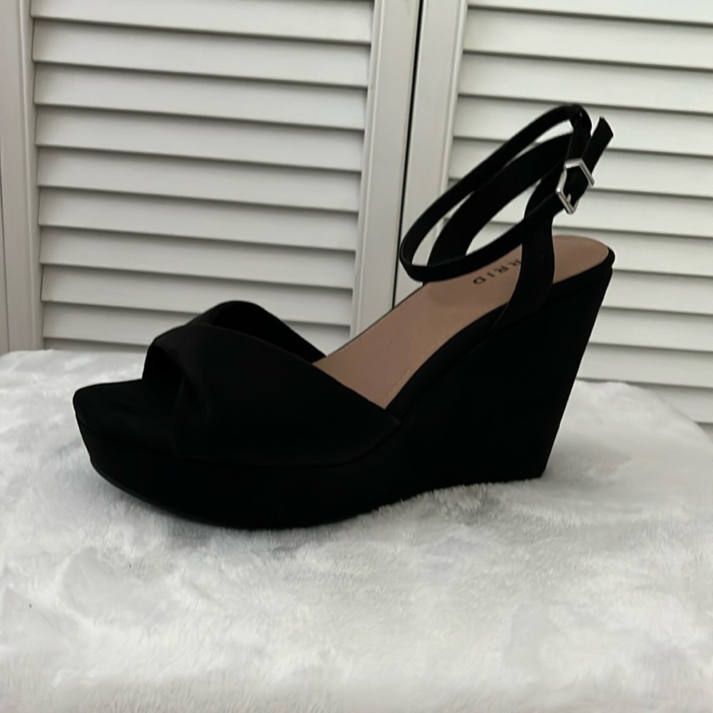 Final Markdown - Torrid twist band platform wedge, black faux suede, size 9.5W